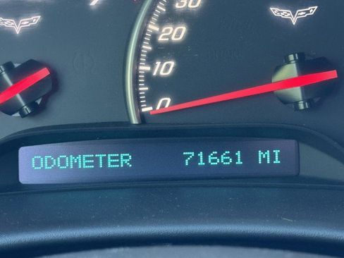 Used 2005 Chevrolet Corvette Coupe w/ Preferred Equipment Group RWD image 8