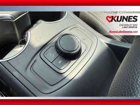 Used 2024 GMC Terrain SLE FWD image 15