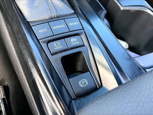 Used 2025 Toyota Camry SE FWD image 33