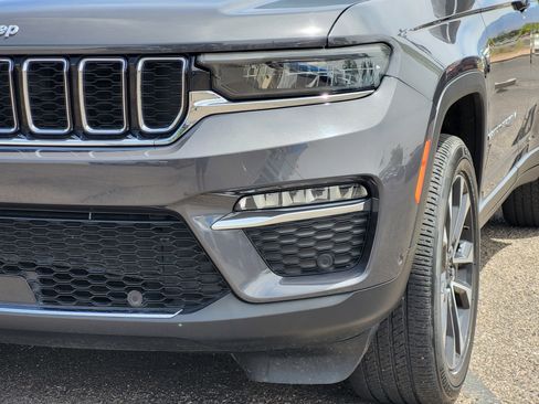 Used 2023 Jeep Grand Cherokee Limited w/ Luxury Tech Group II AWD/4WD image 9