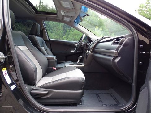 Used 2012 Toyota Camry SE FWD image 22