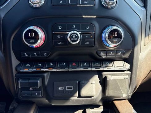 Used 2020 GMC Sierra 1500 Denali w/ Denali Ultimate Package AWD/4WD image 23