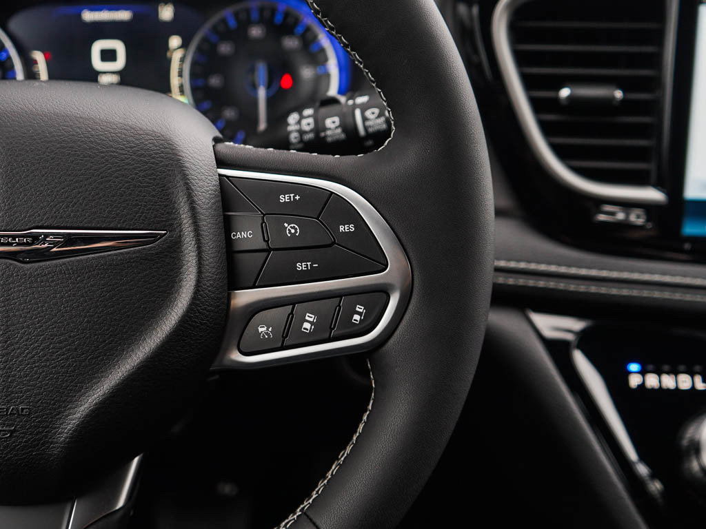 New 2026 Chrysler Pacifica Select AWD/4WD image 23