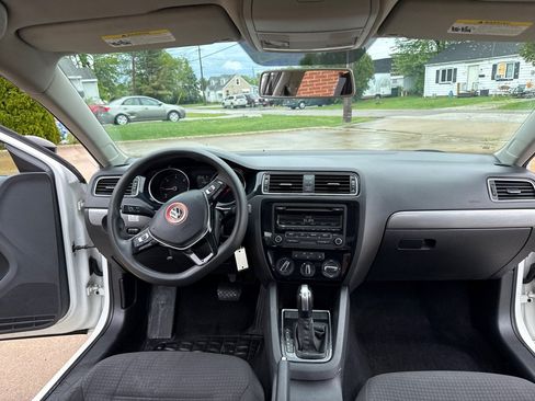 Used 2015 Volkswagen Jetta TDI S w/ Welcome Package FWD image 9