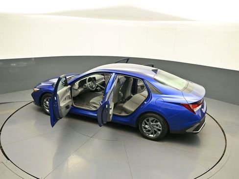 Certified 2024 Hyundai Elantra SEL FWD image 43