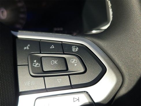 New 2025 Volkswagen Taos SE image 12