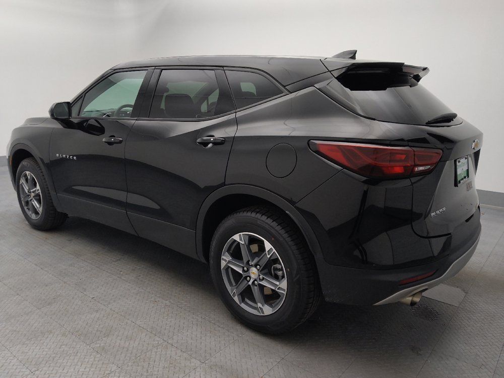 Used 2025 Chevrolet Blazer LT FWD image 3
