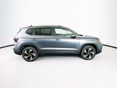 Used 2025 Volkswagen Taos SE image 10