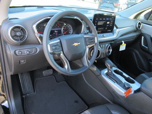New 2025 Chevrolet Blazer LT image 14
