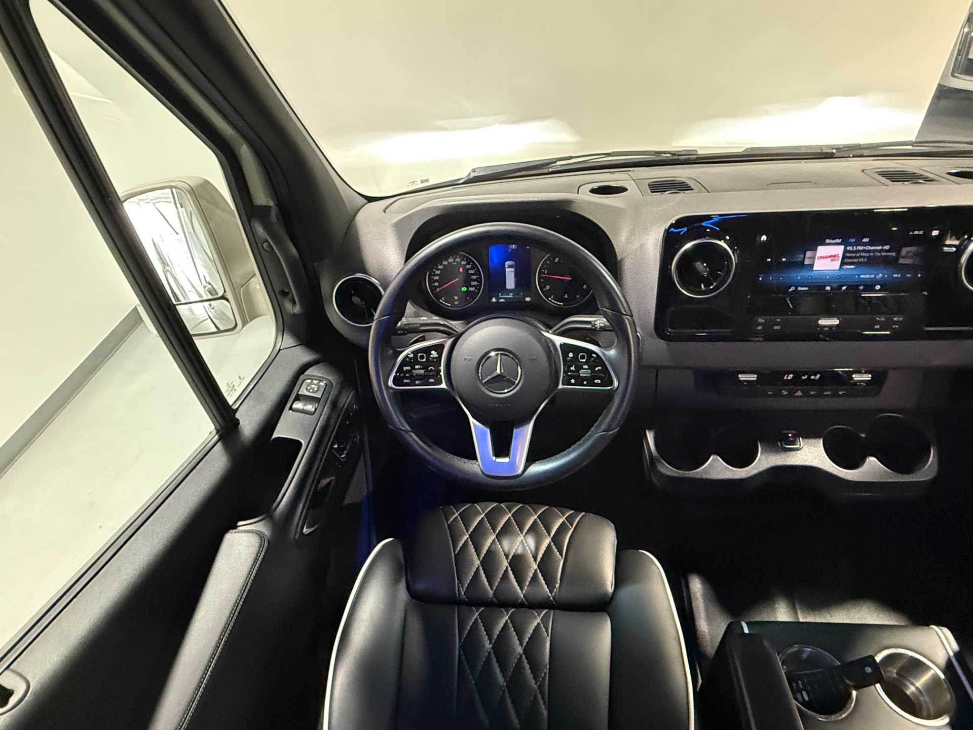 Used 2024 Mercedes-Benz Sprinter 2500 image 18