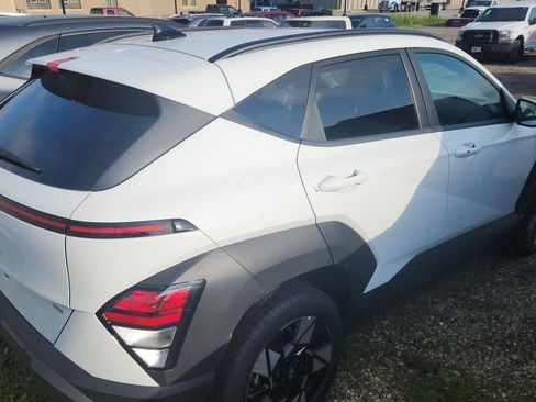 Used 2025 Hyundai Kona SEL AWD/4WD image 4