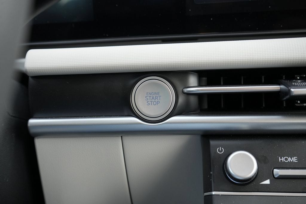 Certified 2026 Hyundai Tucson SE FWD image 28