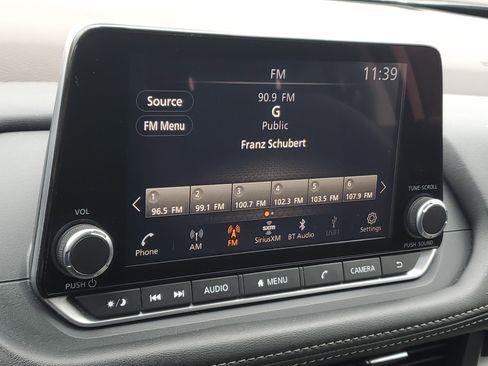 Used 2023 Nissan Rogue SV image 19