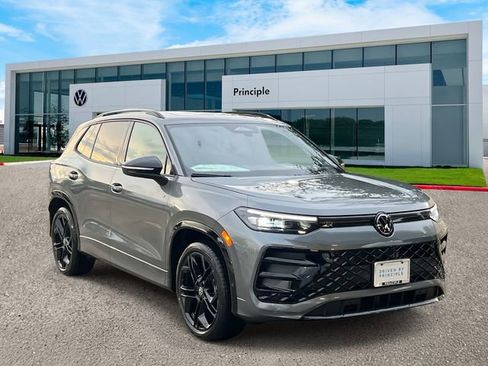 New 2026 Volkswagen Tiguan SE R-Line FWD image 2