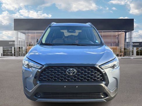 Used 2024 Toyota Corolla Cross LE w/ Moonroof Package image 2