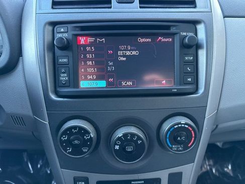 Used 2013 Toyota Corolla LE image 26