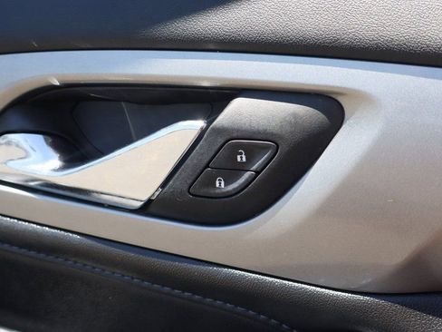 Used 2022 Chevrolet Traverse LT image 15