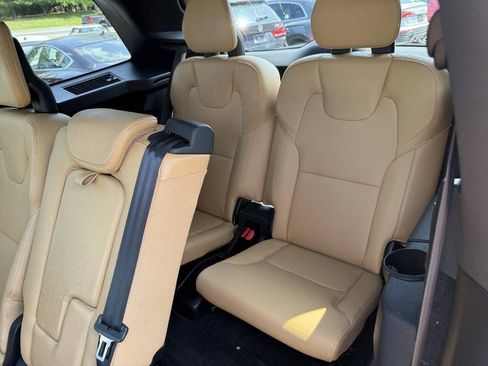 Used 2016 Volvo XC90 T6 Momentum w/ Momentum Plus Package AWD/4WD image 17