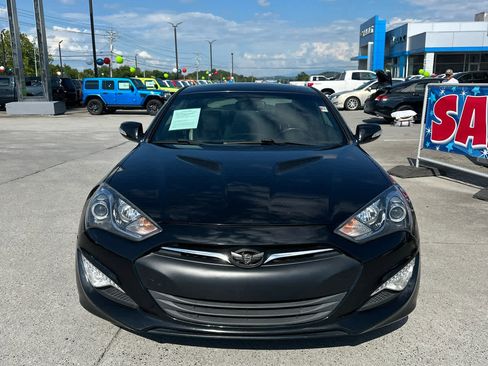 Used 2015 Hyundai Genesis 3.8 image 3