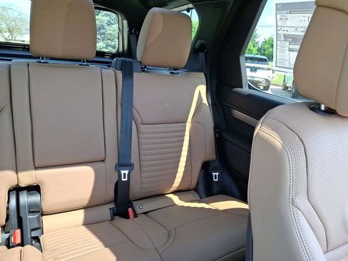 Certified 2025 Land Rover Discovery Dynamic SE image 14