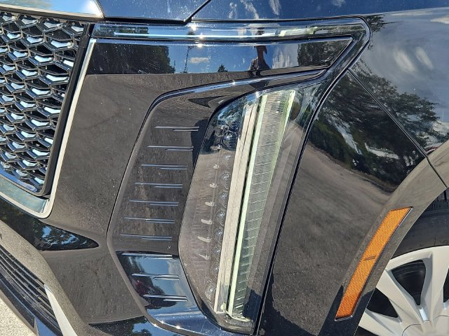 Used 2025 Cadillac Escalade ESV Luxury RWD image 9