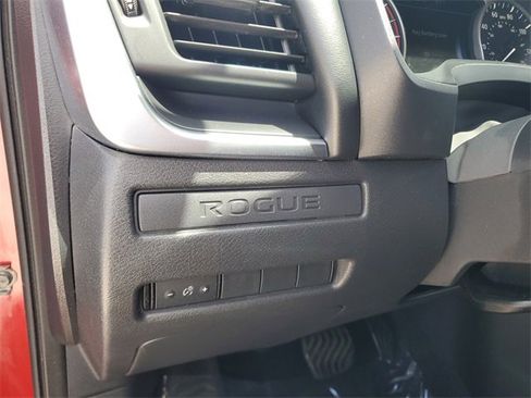 Used 2023 Nissan Rogue S image 22