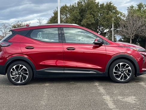 Used 2022 Chevrolet Bolt EUV Premier w/ Sun & Sound Package image 3