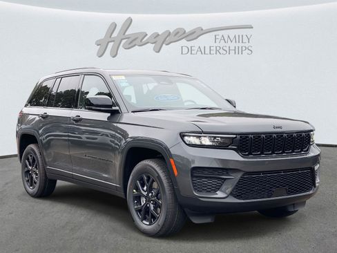 New 2025 Jeep Grand Cherokee Altitude image 2