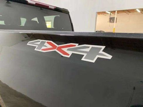 Used 2025 Chevrolet Silverado 1500 LT AWD/4WD image 96
