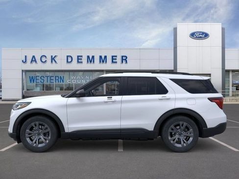 Used 2026 Ford Explorer Active w/ Active Comfort Package AWD/4WD image 3