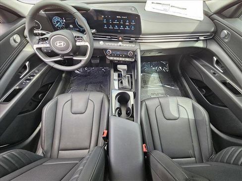 New 2025 Hyundai Elantra Limited FWD image 17
