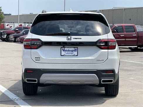 New 2025 Honda Pilot Touring image 5