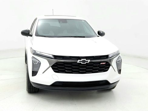 Used 2024 Chevrolet Trax RS w/ Sunroof Package image 8