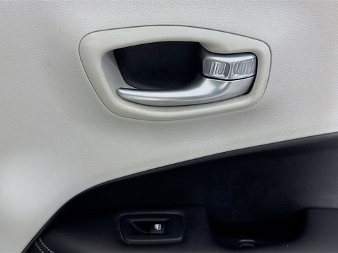 Used 2017 Jeep Compass Latitude w/ Popular Equipment Group image 30