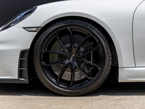 Used 2020 Porsche 718 Cayman GT4 RWD image 17