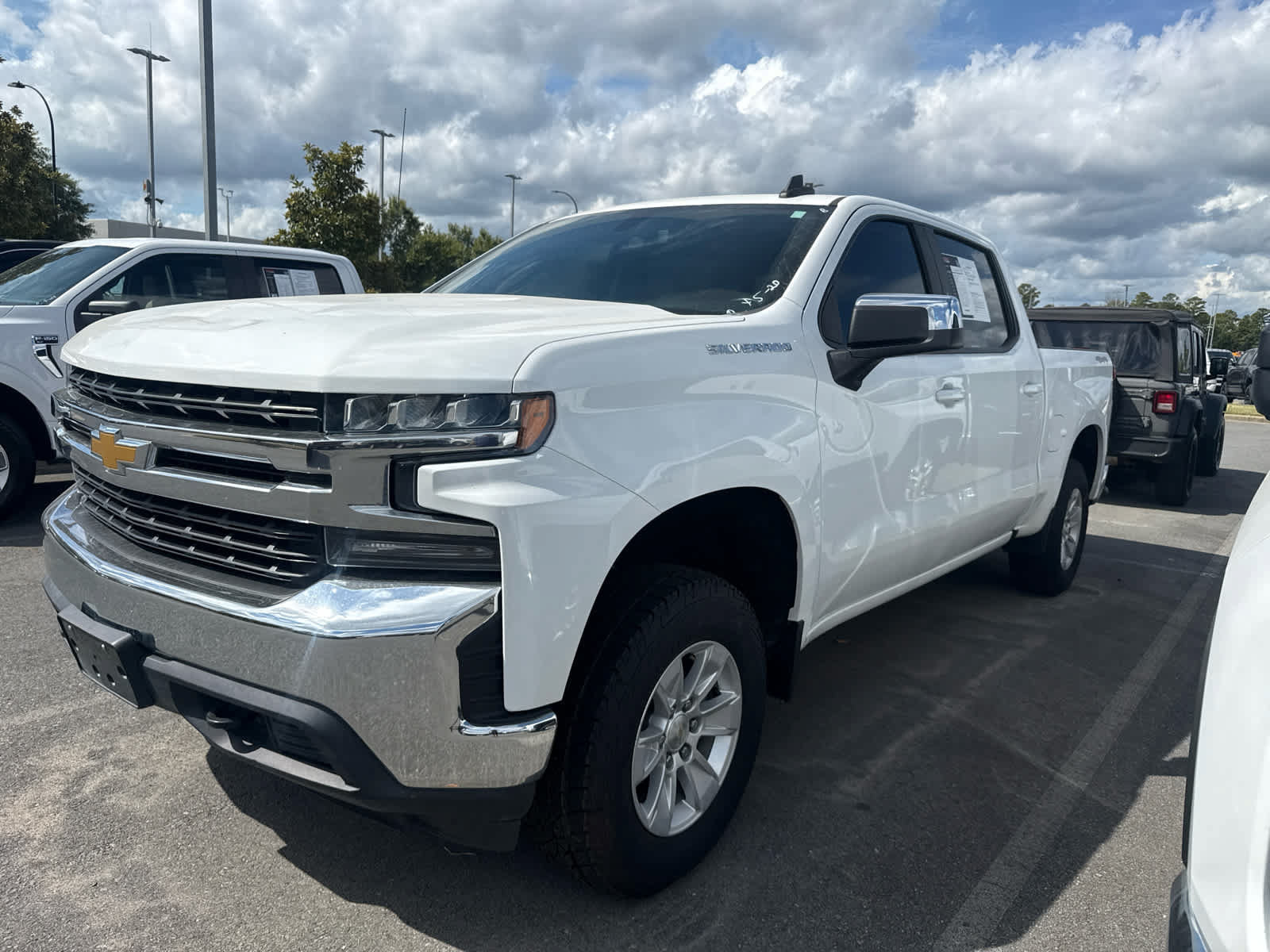 Used 2021 Chevrolet Silverado 1500 LT w/ Bed Protection Package AWD/4WD image 2