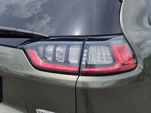 Used 2021 Jeep Cherokee Latitude FWD image 9