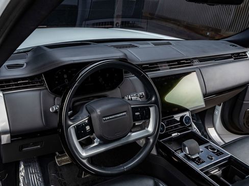 Used 2023 Land Rover Range Rover Long Wheelbase Autobiography image 12