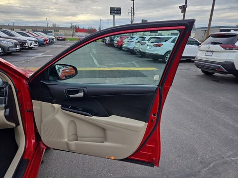 Used 2013 Toyota Camry LE image 23