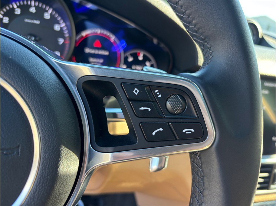 Used 2019 Porsche Cayenne w/ Premium Package AWD/4WD image 30