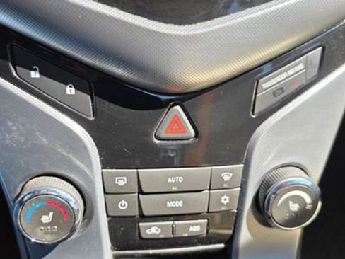 Used 2014 Chevrolet Cruze LTZ w/ Enhanced Safety Package FWD image 22