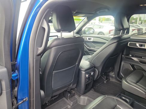 Used 2020 Ford Explorer XLT w/ Equipment Group 202A AWD/4WD image 16