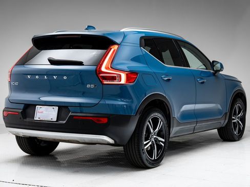Used 2024 Volvo XC40 B5 Core AWD/4WD image 31
