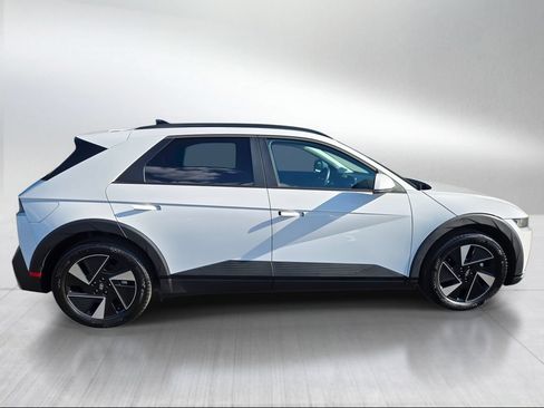 Used 2025 Hyundai Ioniq 5 SEL RWD image 2