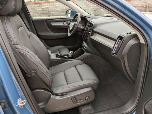 Certified 2025 Volvo XC40 B5 Ultra w/ Climate Package image 22