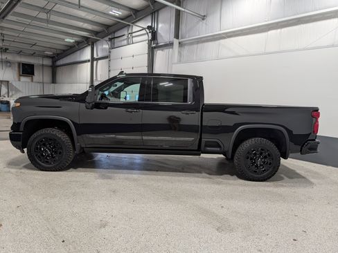 Used 2024 Chevrolet Silverado 2500 High Country w/ High Country Premium Package image 6