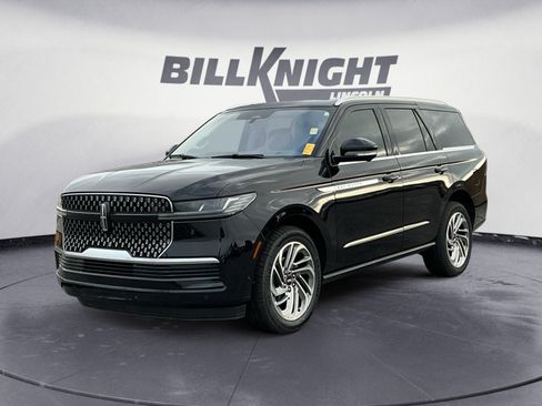 Used 2025 Lincoln Navigator Reserve AWD/4WD image 1