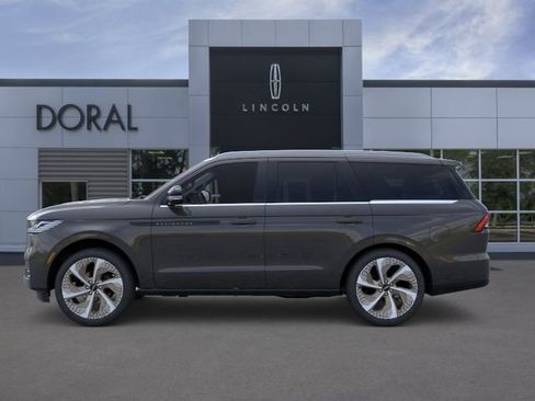 New 2026 Lincoln Navigator Black Label AWD/4WD image 3