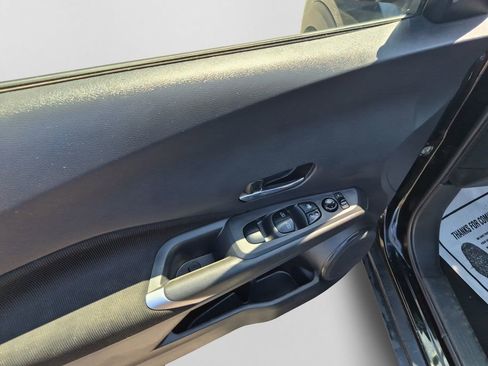 Used 2021 Nissan Kicks SV FWD image 11