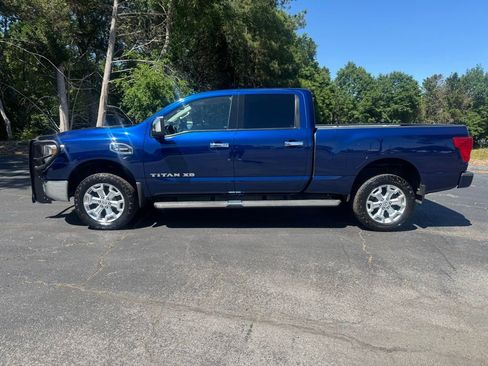 Used 2017 Nissan Titan SL AWD/4WD image 2